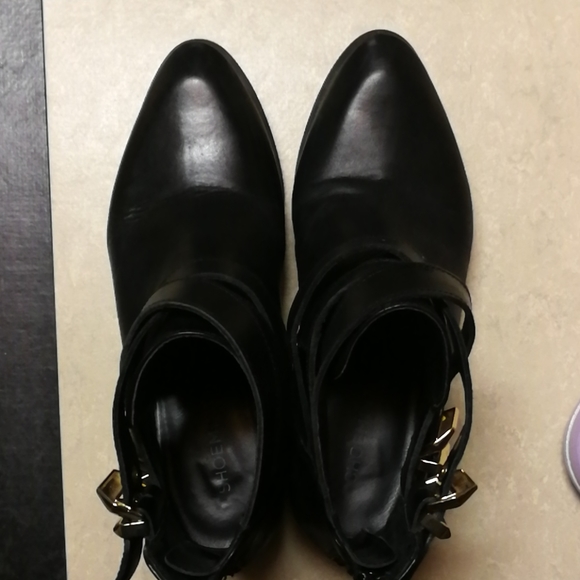 SHOEMINT Cut-out ankle boot - Picture 4 of 4